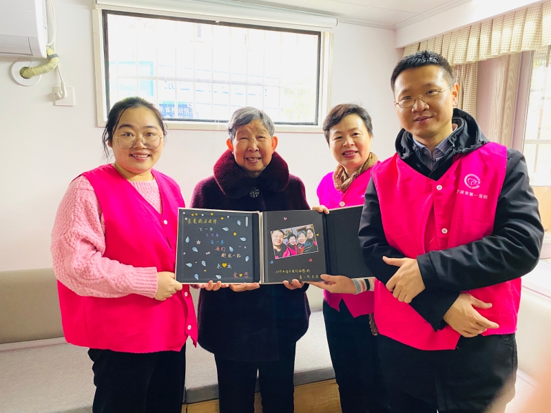 王红幸所在的暖阳医疗义工队小组.jpg